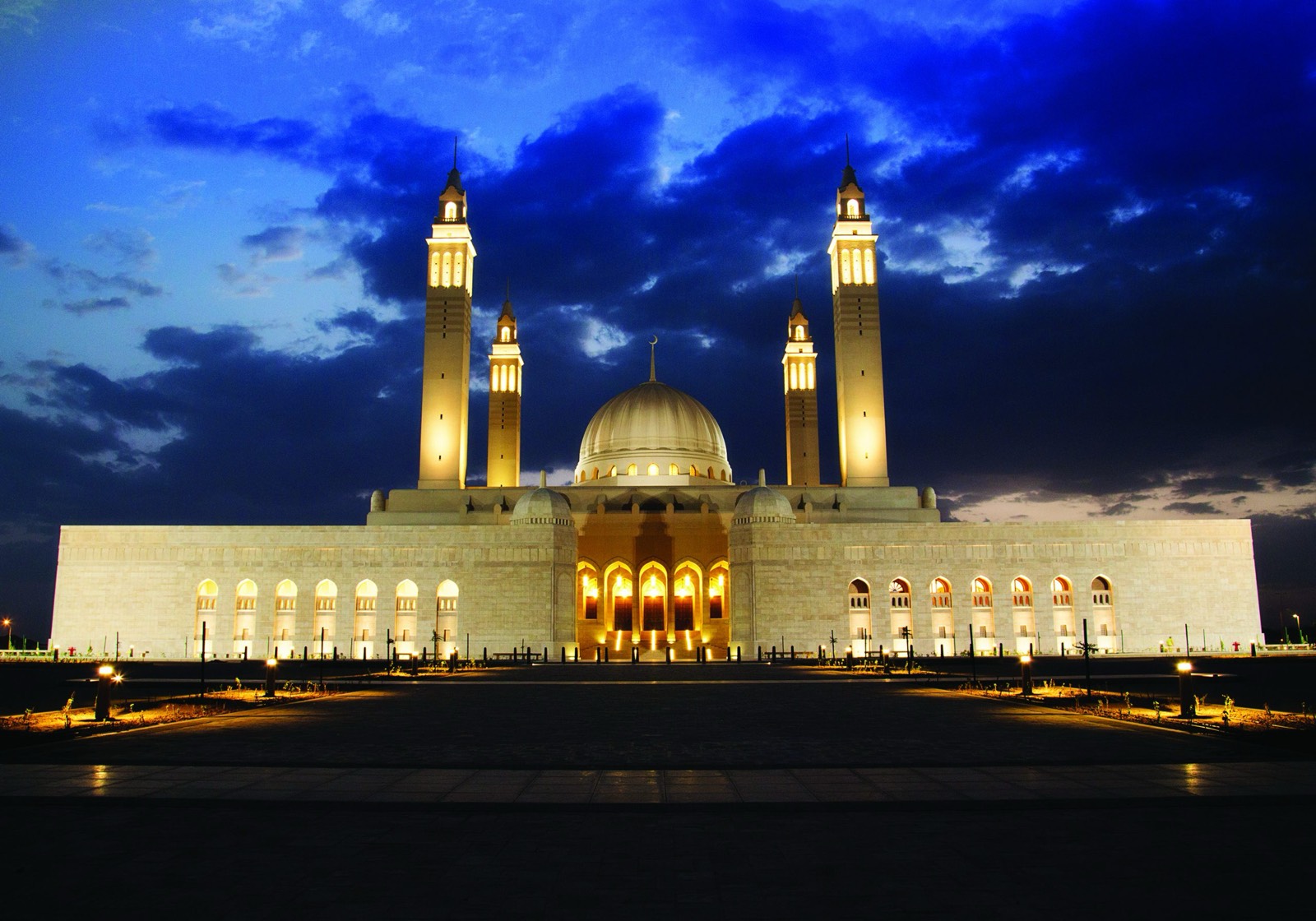 Royal Mosque, Nizwa, Regional mosque for HM The Sultan of Oman